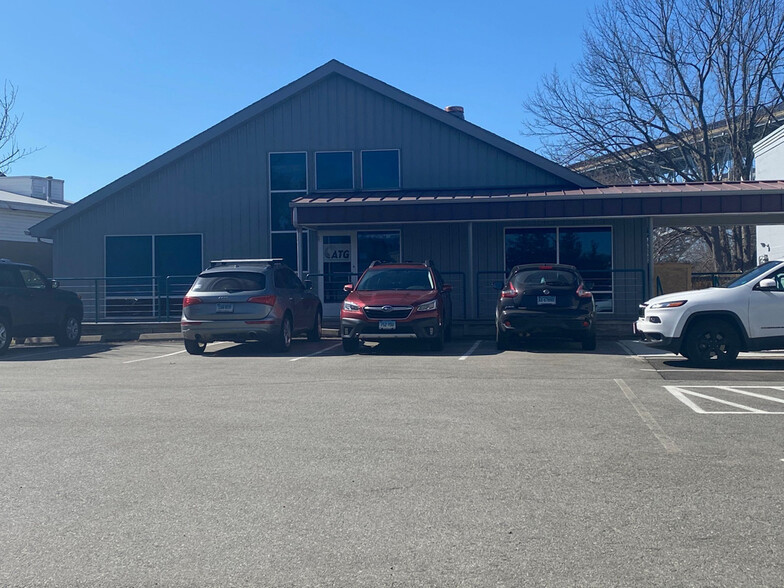 70 Bridge St, Groton, CT à louer - Photo de l’immeuble – Image 2 sur 17