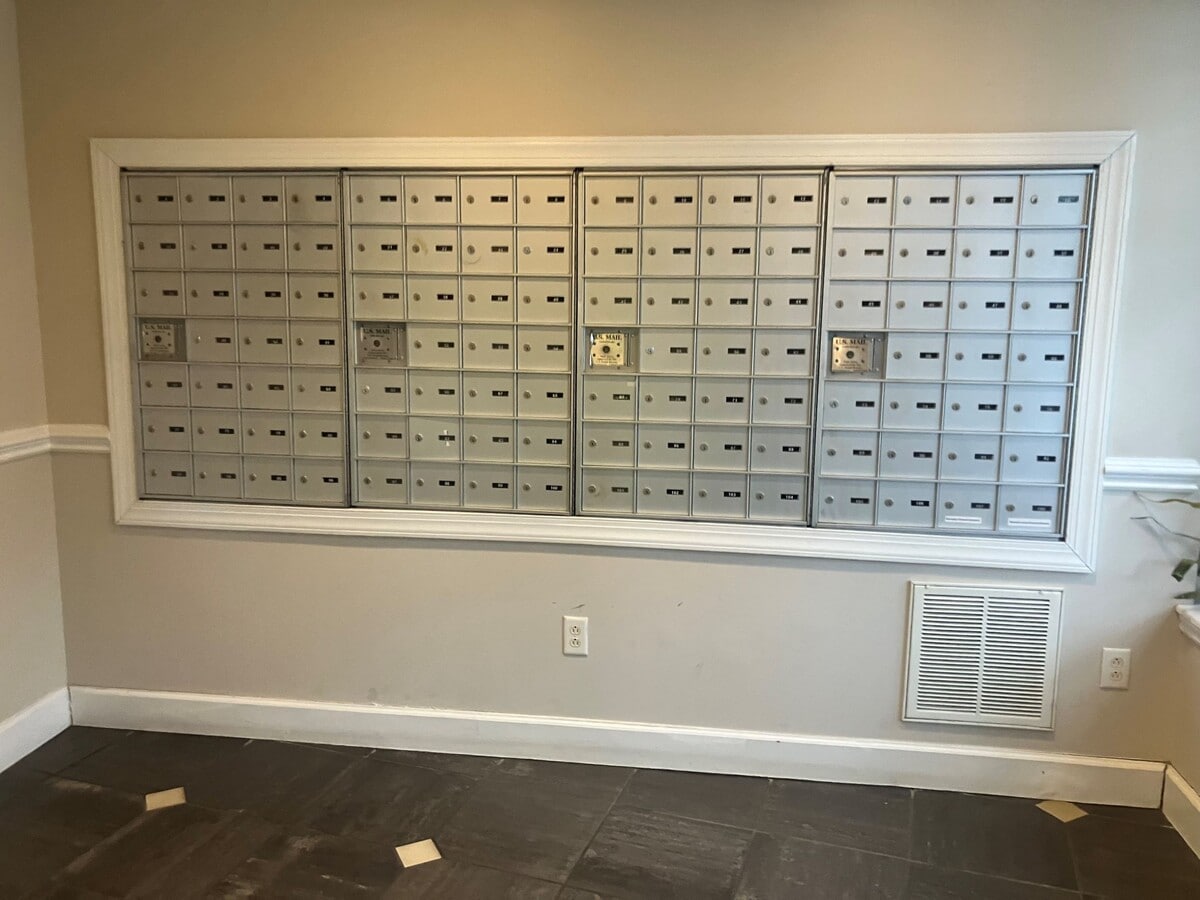 35 W Broad St, Stamford, CT 06902 - Lot #1 - - Photo intérieure - Image 2 of 10