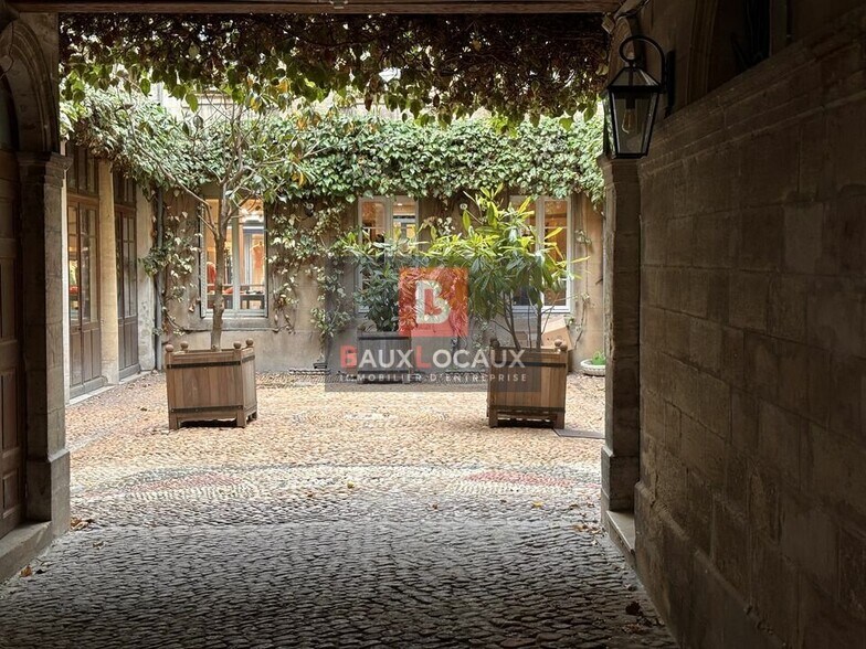 Bureau dans Avignon à vendre - Photo de l’immeuble – Image 2 sur 3