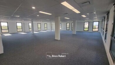 Bureau dans Décines-Charpieu à louer Photo intérieure– Image 2 sur 7