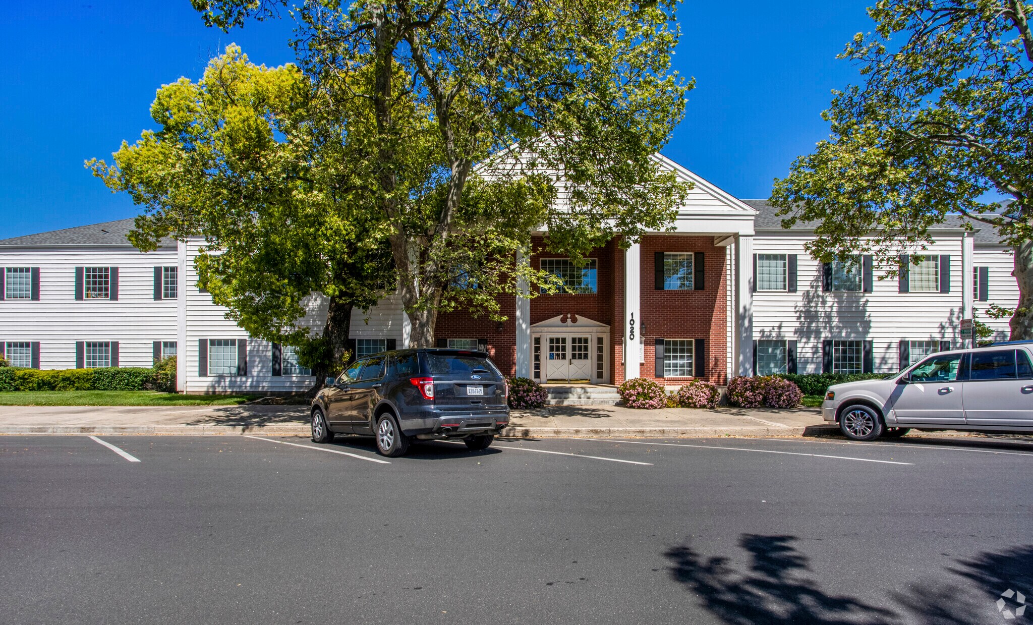 1020 15th St, Modesto, CA à louer Photo principale– Image 1 sur 10