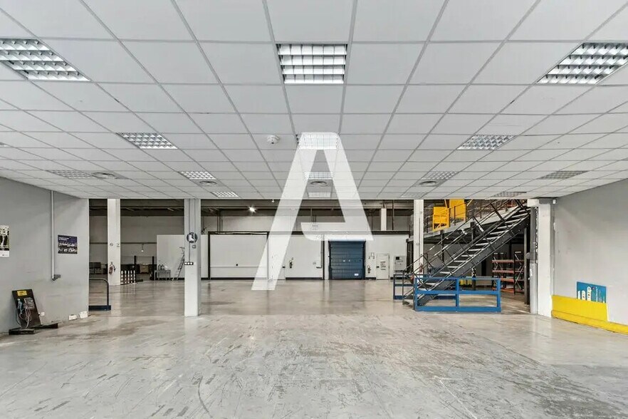 Industriel/Logistique dans Ivry-sur-Seine à louer - Photo de l’immeuble – Image 2 sur 5