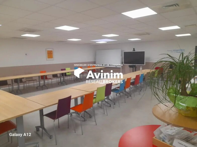 Bureau dans Saint-Jean-le-Blanc à louer - Photo de l’immeuble – Image 3 sur 6