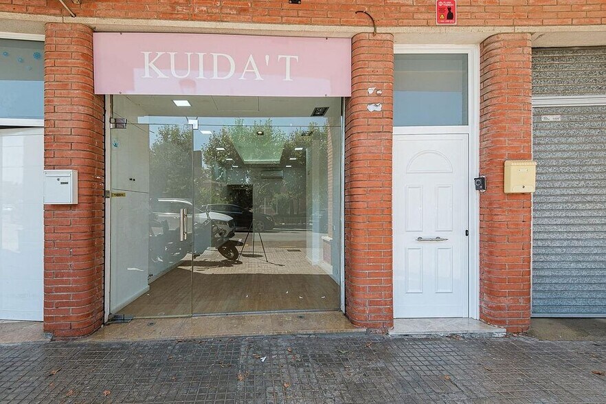 Local commercial dans Sant Andreu de la Barca, Barcelona à louer - Photo de l’immeuble – Image 1 sur 3
