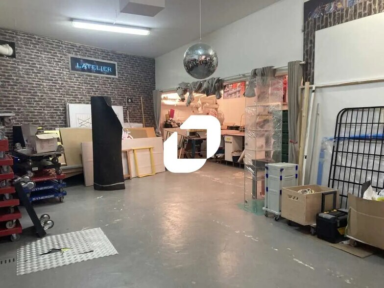 Local d'activités dans Courbevoie à vendre - Photo de l’immeuble – Image 1 sur 5