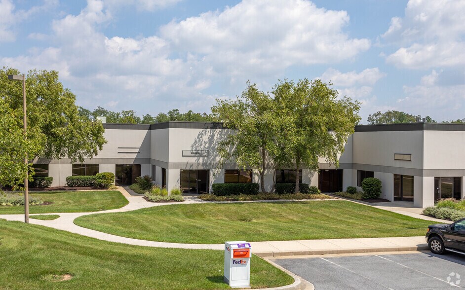 8350 Bristol Ct, Jessup, MD à louer - Photo de l’immeuble – Image 2 sur 5