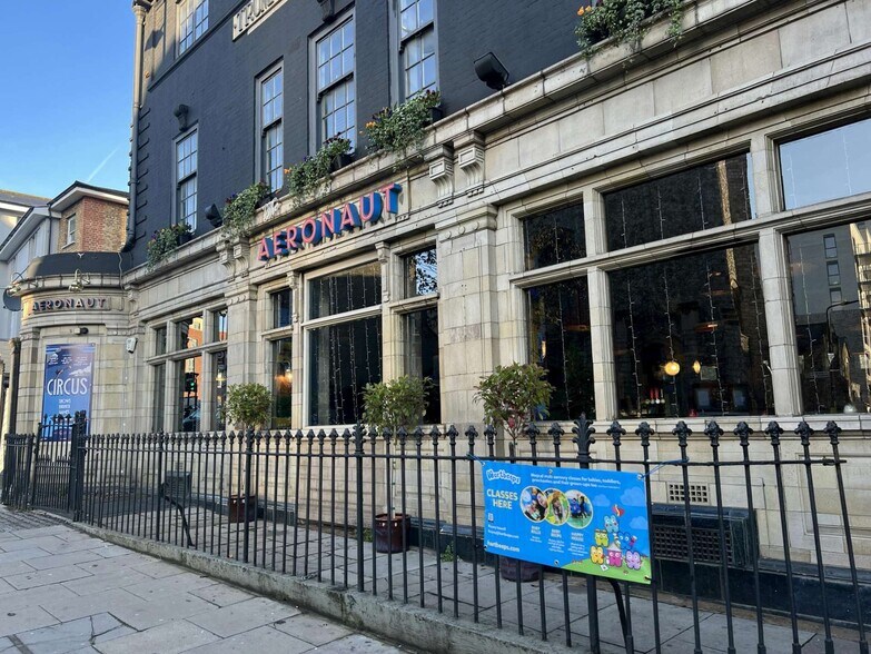 264 High St, Londres à louer - Photo de l’immeuble – Image 2 sur 3
