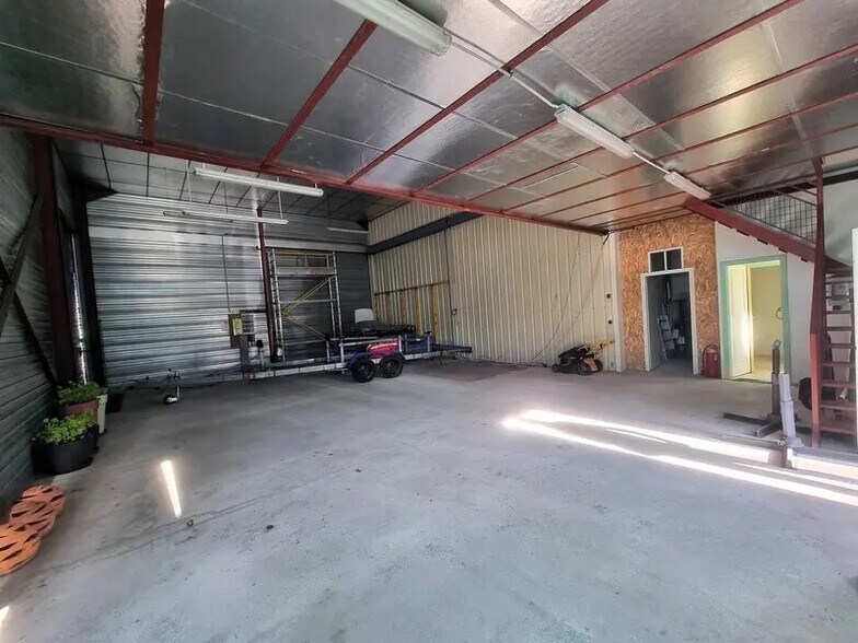 Local d’activités dans DOLUS-D'OLERON à louer - Photo intérieure – Image 2 sur 6