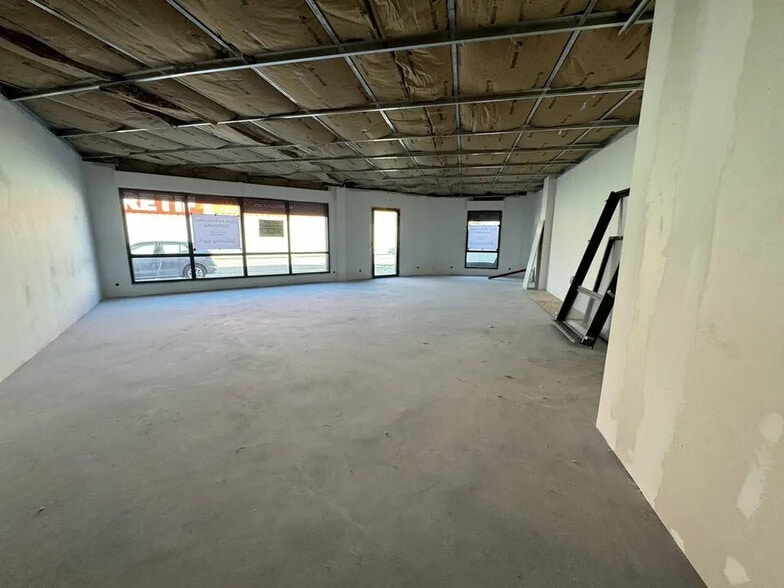 Local commercial dans Valence à louer - Photo de l’immeuble – Image 1 sur 7