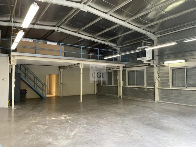 Plus de détails pour Local d'activités à louer