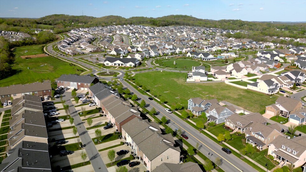 1660 Drakes Creek Rd, Hendersonville, TN à vendre - Vidéo sur l’annonce professionnelle – Image 2 sur 5