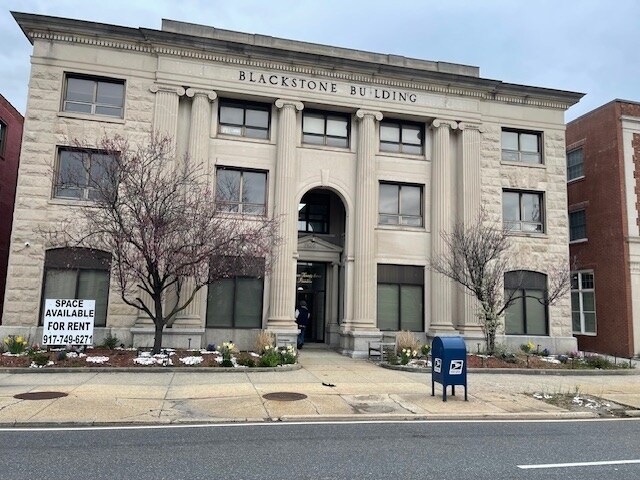 1527 Franklin Ave, Mineola, NY à louer Photo principale– Image 1 sur 25