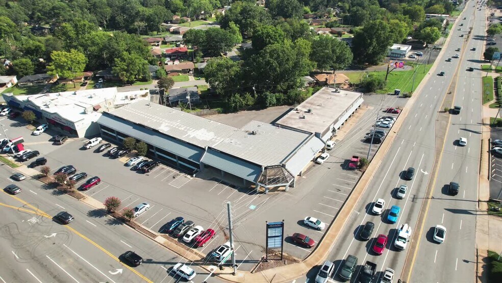5917 W 12th St, Little Rock, AR à louer - Vidéo sur l’annonce professionnelle – Image 2 sur 15