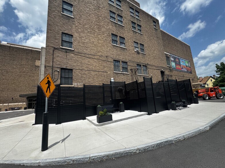 875 E Main St, Rochester, NY à louer - Photo de l’immeuble – Image 3 sur 21