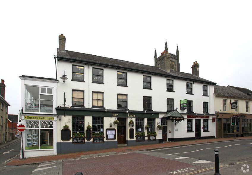 High St, East Grinstead à louer - Photo principale – Image 1 sur 8