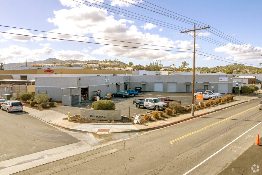 2225 Barham Dr, Escondido, CA à louer - Photo de l’immeuble – Image 3 sur 5