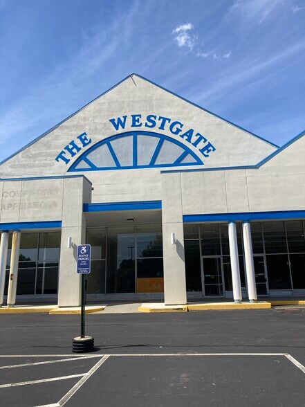 411-431 W Main St, Norwich, CT à louer - Photo de l’immeuble – Image 2 sur 6