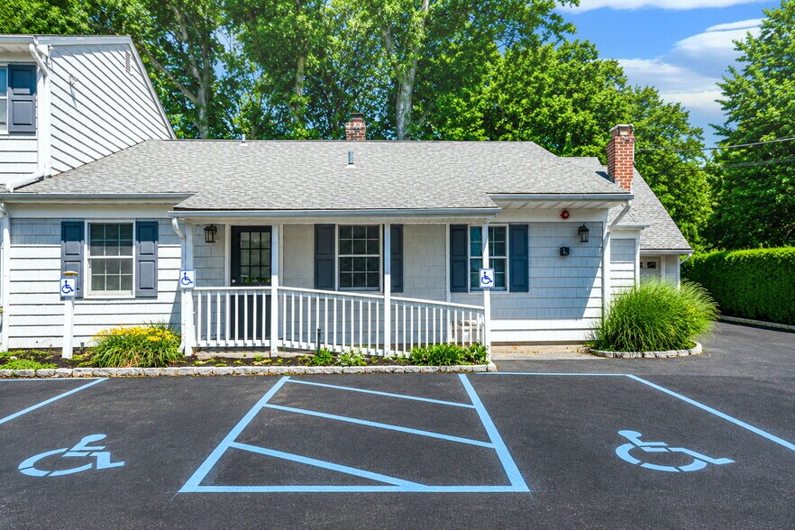 41 Echo Ave, Miller Place, NY à louer - Photo de l’immeuble – Image 2 sur 23