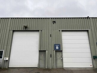 Plus de détails pour 1-3 Avenue Jean Pierre Timbaud, Trappes - Bureau, Industriel/Logistique à louer