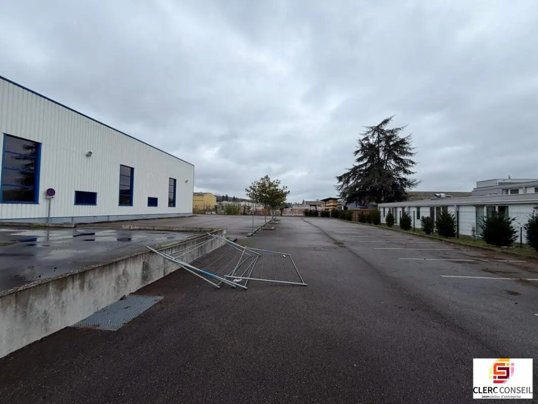 Local d’activités dans Louviers à louer Photo de l’immeuble– Image 1 sur 31