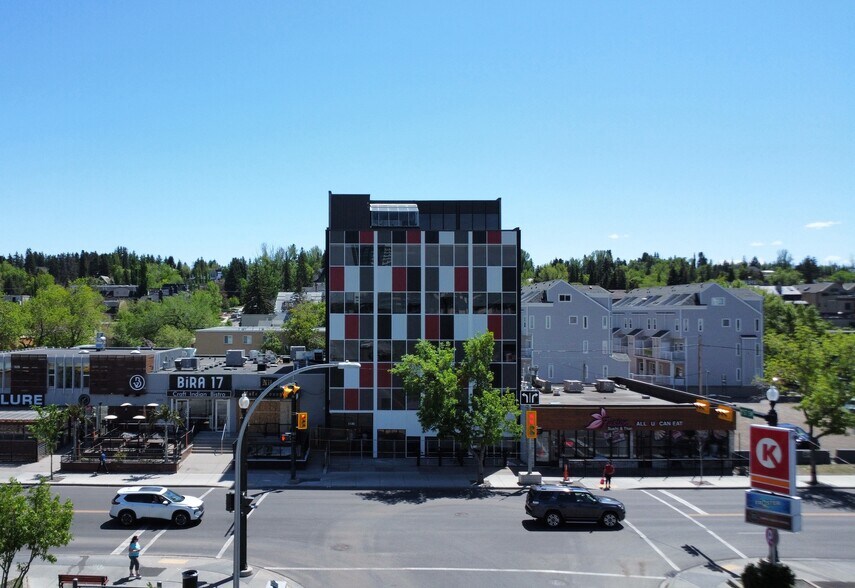 1135 17th Ave SW, Calgary, AB à louer - Photo de l’immeuble – Image 2 sur 8