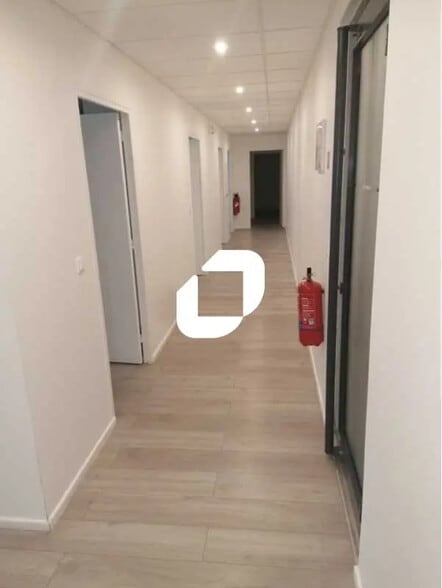 Bureau dans Grigny à vendre - Photo de l’immeuble – Image 2 sur 6