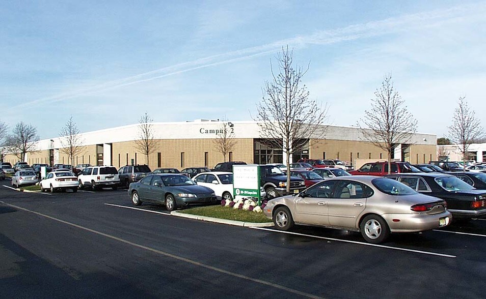 70 Campus Dr, Edison, NJ à louer - Photo de l’immeuble – Image 2 sur 8