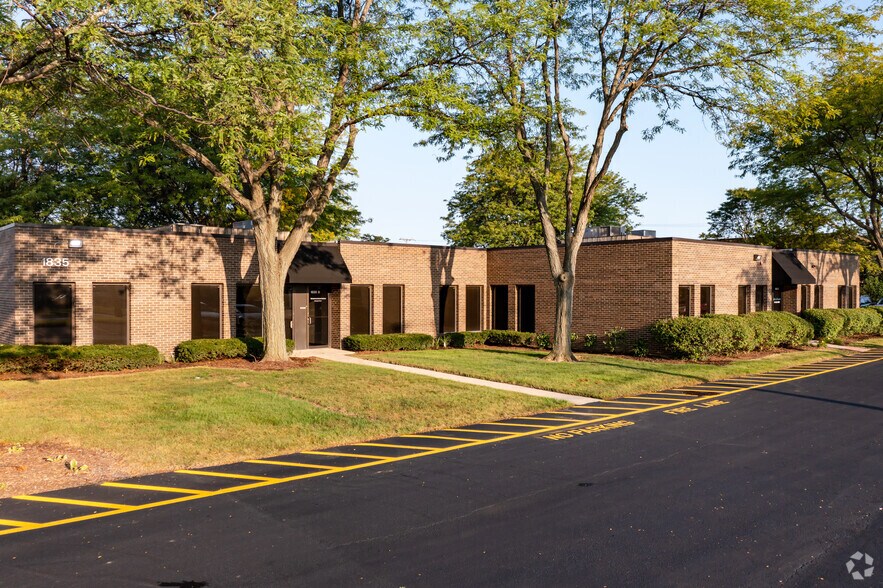 1835 Rohlwing Rd, Rolling Meadows, IL à vendre - Photo principale – Image 1 sur 13