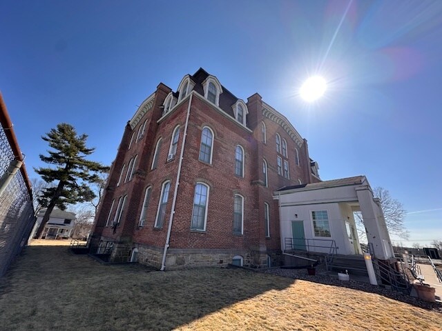 223 N 4th St, Black River Falls, WI à vendre - Photo de l’immeuble – Image 3 sur 25