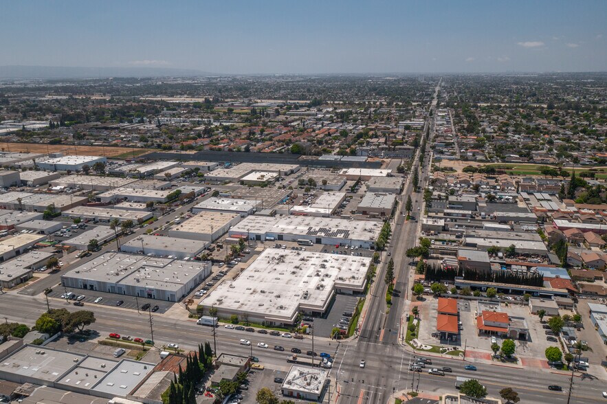 15131 Garfield Ave, Paramount, CA à louer - Photo de l’immeuble – Image 3 sur 13