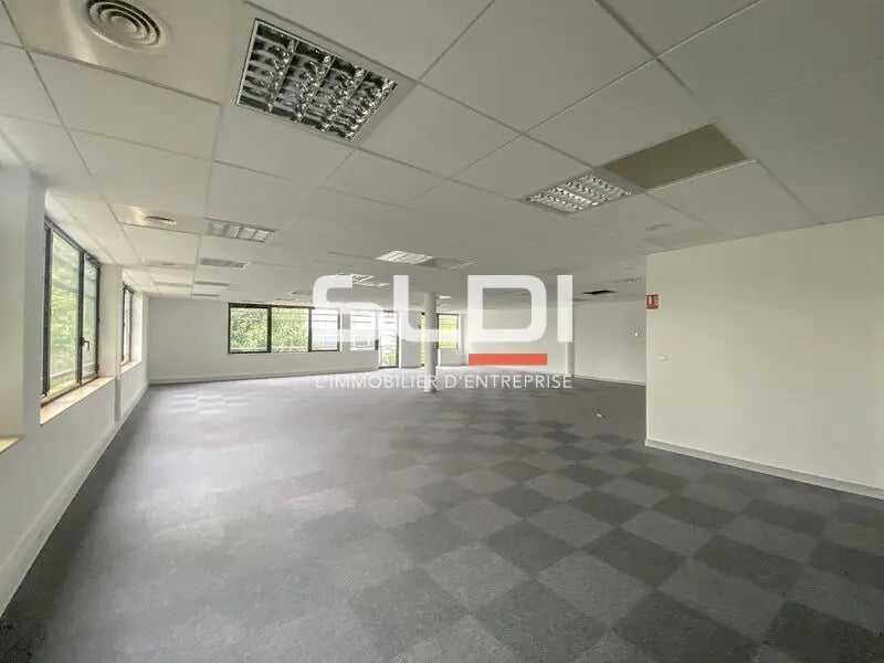 Bureau dans Saint-Priest à louer Photo de l’immeuble– Image 1 sur 9