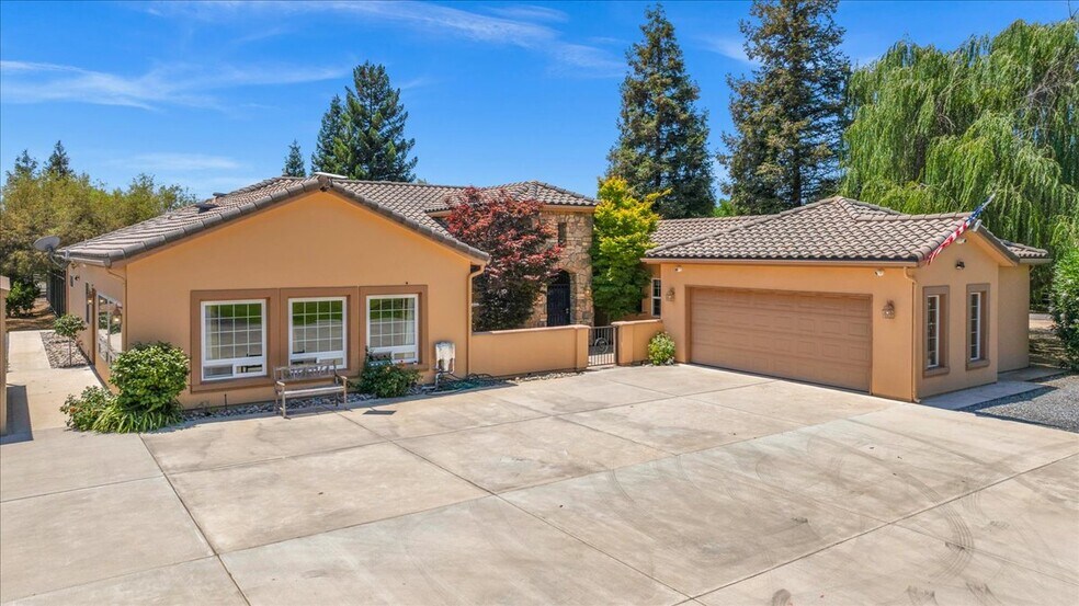 13715 E Nebraska Ave, Kingsburg, CA à vendre - Photo de l’immeuble – Image 2 sur 37