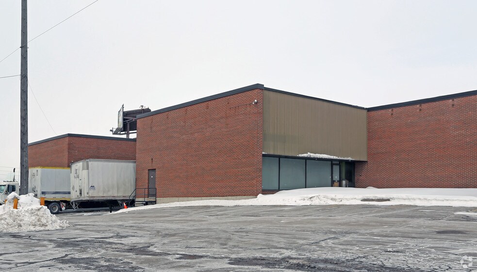 114 Norfinch Dr, Toronto, ON à louer - Photo de l’immeuble – Image 2 sur 5