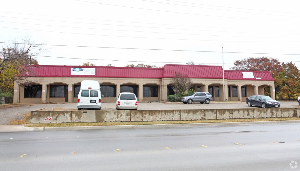 2521 Oakland Blvd, Fort Worth, TX à vendre - Photo principale – Image 1 sur 7