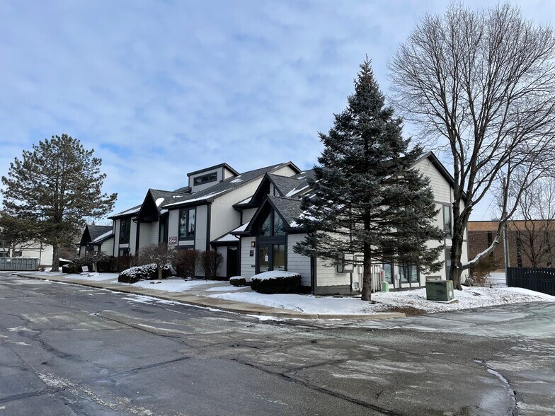 8555 Cedar Place Dr, Indianapolis, IN à louer - Photo de l’immeuble – Image 3 sur 10