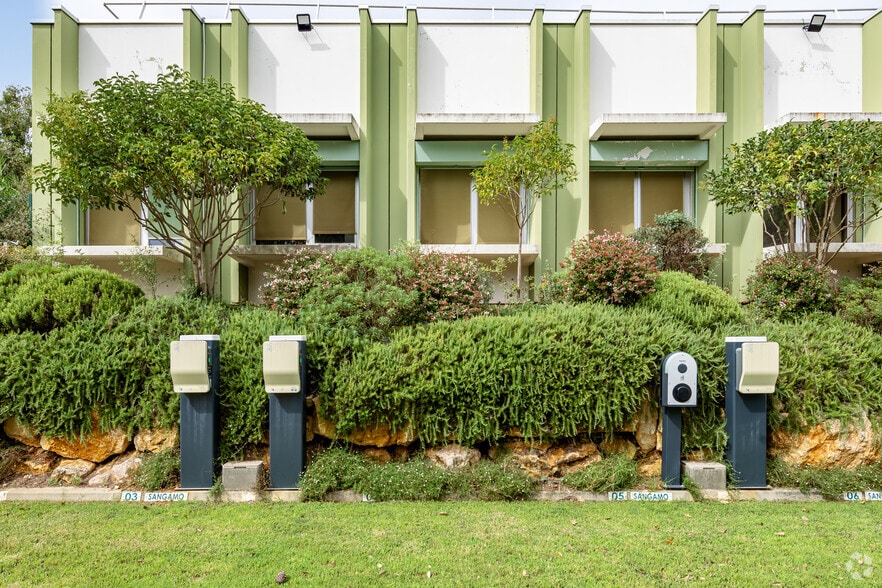 Local d’activités dans Valbonne à louer - Photo de l’immeuble – Image 3 sur 3