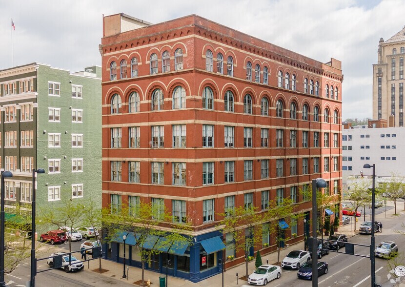 304-310 E 8th St, Cincinnati, OH à louer - Photo principale – Image 1 sur 4