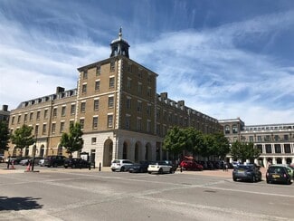 Plus de détails pour Queen Mother Sq, Dorchester - Bureau à louer