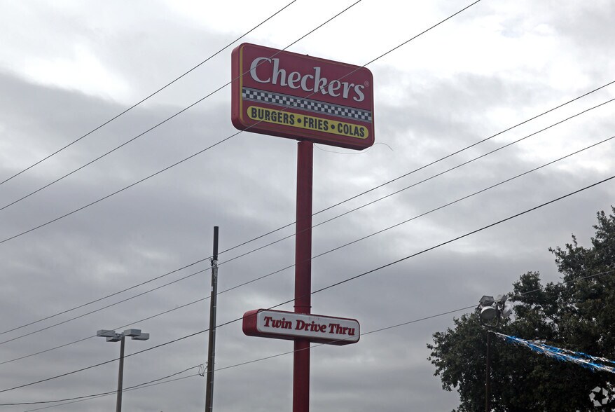 1615 E Hillsborough Ave, Tampa, FL à vendre - Photo de l’immeuble – Image 3 sur 4