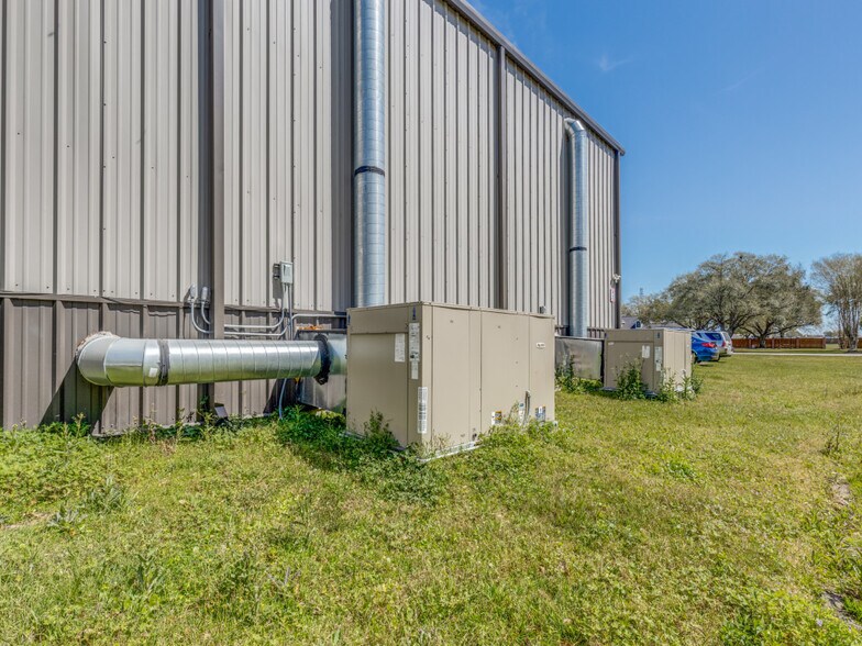 10711 Hidden Lake Ln, Richmond, TX à vendre - Photo de l’immeuble – Image 2 sur 22