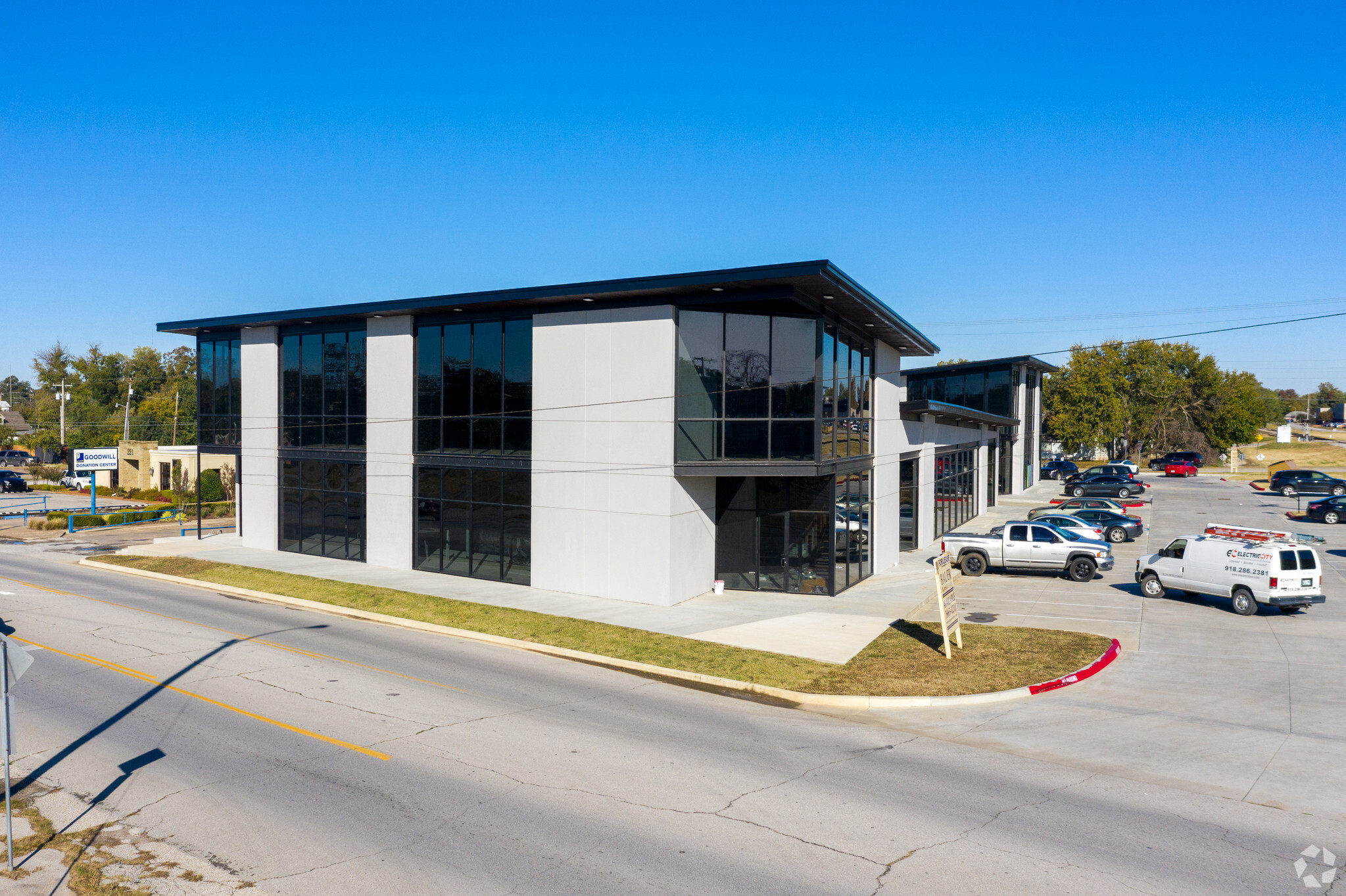 201-203 W Main St, Jenks, OK à louer Photo de l’immeuble– Image 1 sur 7