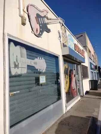 Local d’activités dans Perpignan à louer - Photo de l’immeuble – Image 3 sur 4