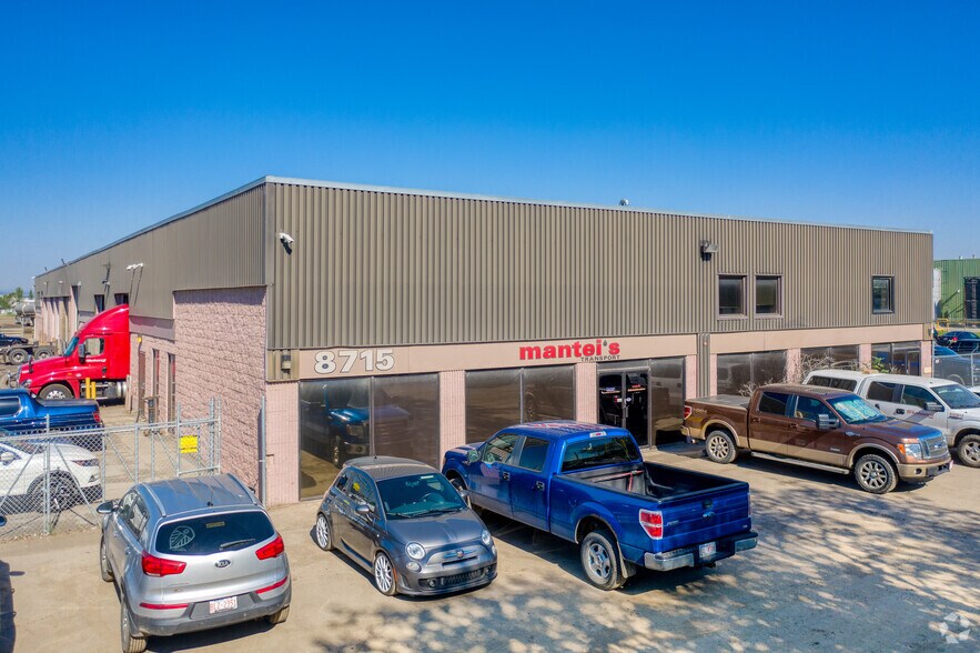 8715 44th St SE, Calgary, AB à vendre - Photo principale – Image 1 sur 26