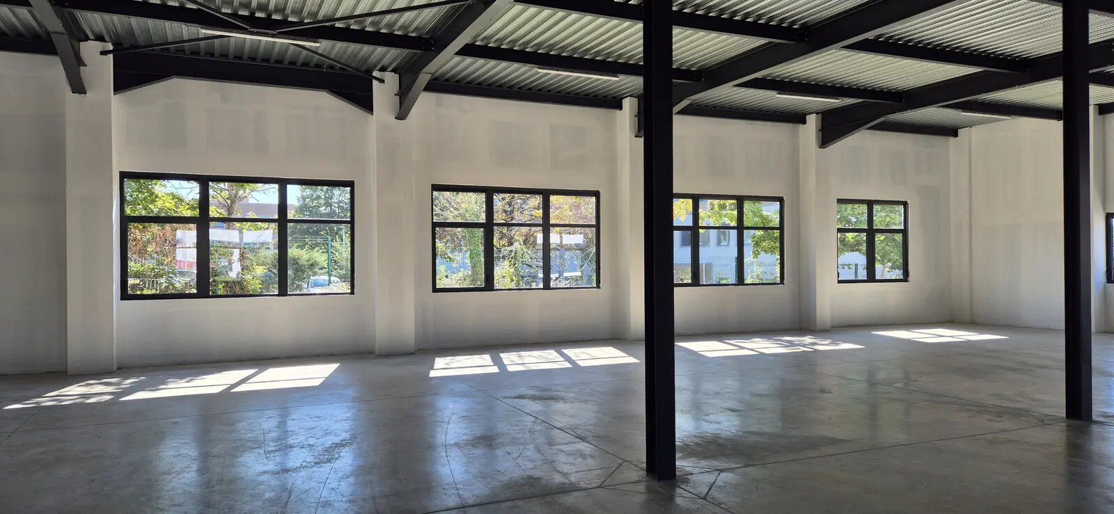 Local d’activités dans Dardilly à louer Photo de l’immeuble– Image 1 sur 8