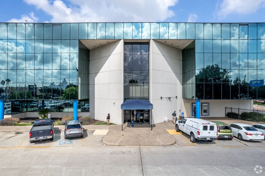 2900 Woodridge Dr, Houston, TX à louer - Photo de l’immeuble – Image 3 sur 4
