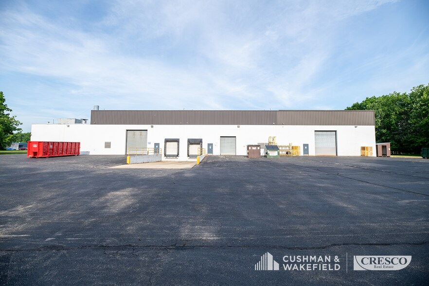 11515 Alameda Dr, Strongsville, OH à louer - Photo de l’immeuble – Image 2 sur 18