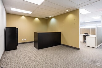 5920 & 5940 Macleod Trl SW, Calgary, AB à louer Photo intérieure– Image 2 sur 25