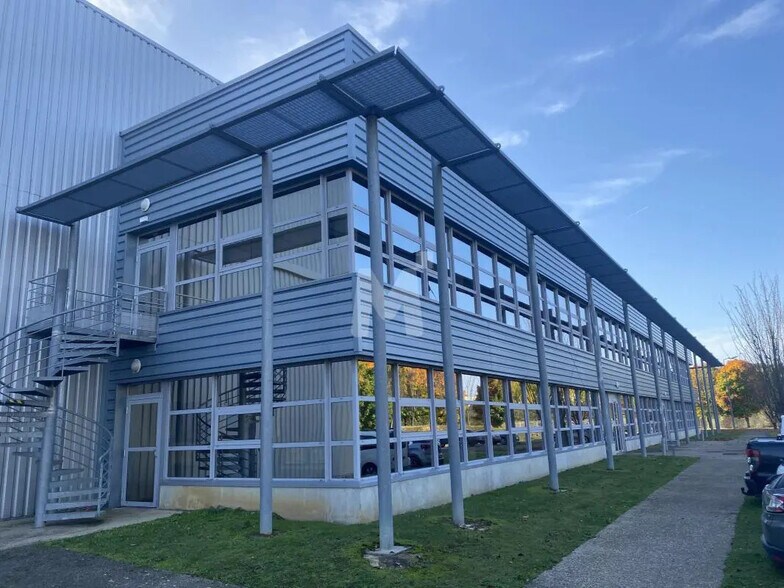 Industriel/Logistique dans Combs-la-Ville à louer - Photo de l’immeuble – Image 3 sur 9