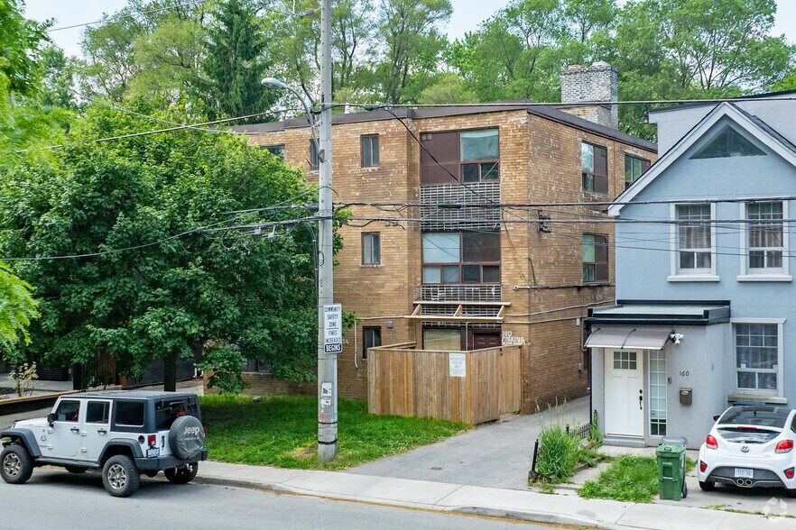 156 Barrington Ave, Toronto, ON à vendre - Photo de l’immeuble – Image 1 sur 2