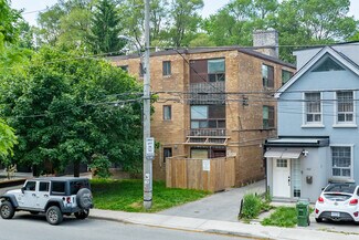 Plus de détails pour 156 Barrington Ave, Toronto, ON - Logement à vendre